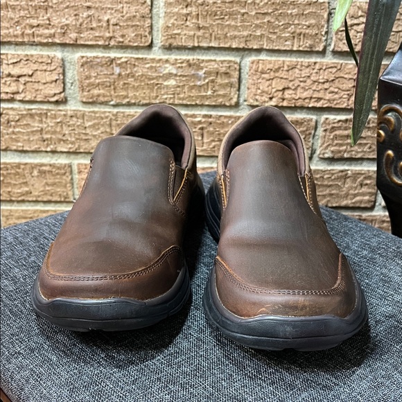 Skechers brown leather slip-on shoes, relaxed fit memory foam - mens 8 - Picture 1 of 8
